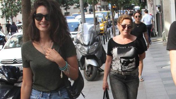 Güzel oyuncudan anneye sus ikazı