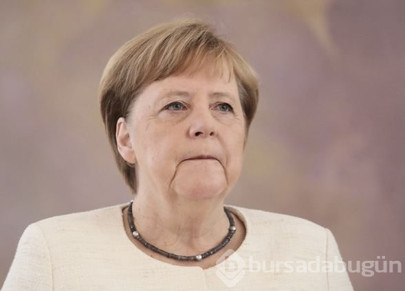 Yine aynı şey oldu: Merkel titreme nöbeti geçirdi!

