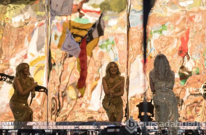 Kylie Minogue Glastonbury Festivali'nde ağladı