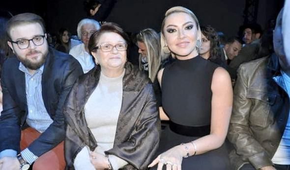 Hadise'den annesi Gülnihal Açıkgöz'e tatil