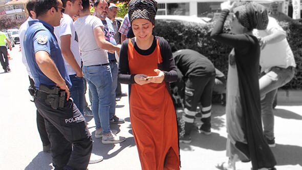 Gözyaşlarına boğuldu