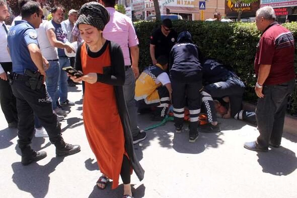 Gözyaşlarına boğuldu