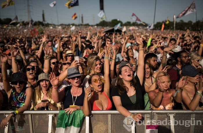 Glastonbury Festivali'nin ardında çöp dağı kaldı