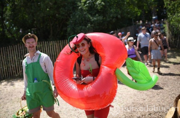 Glastonbury Festivali'nin ardında çöp dağı kaldı