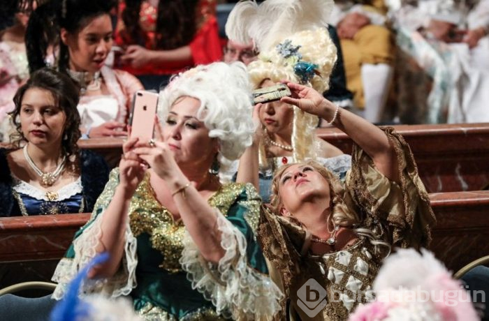 Tarih ve moda meraklıları Versay Sarayı'nda buluştu