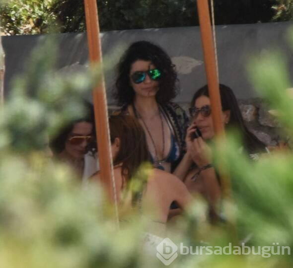 Beren Saat arkadaşlarıyla tatilde!
