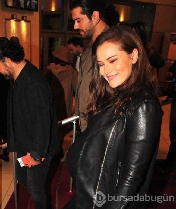 Burak Özçivit ile Fahriye Evcen taşınıyor