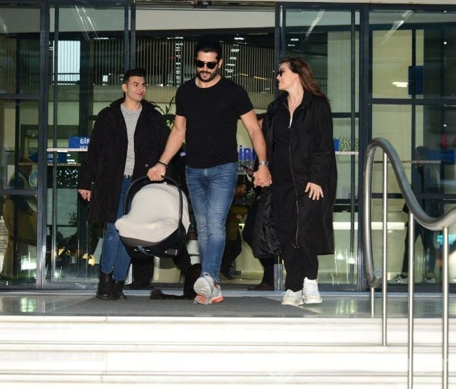 Burak Özçivit ile Fahriye Evcen taşınıyor