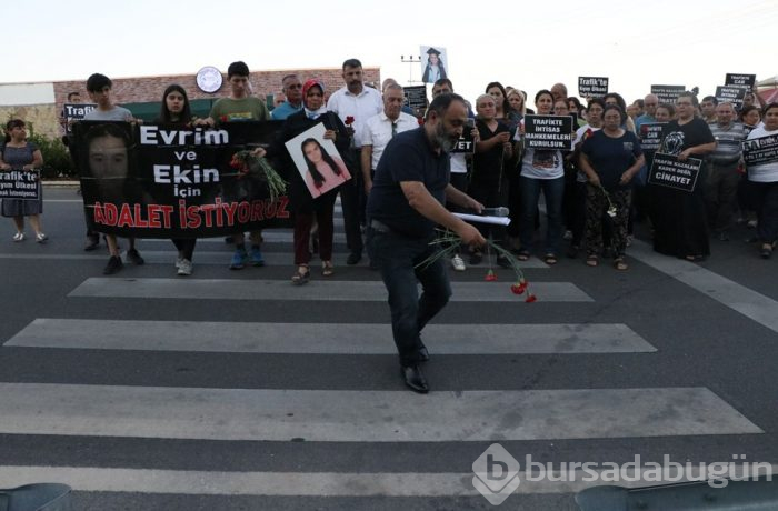 Otomobilin çarptığı Evrim ve Ekin kardeşler gözyaşlarıyla anıldı