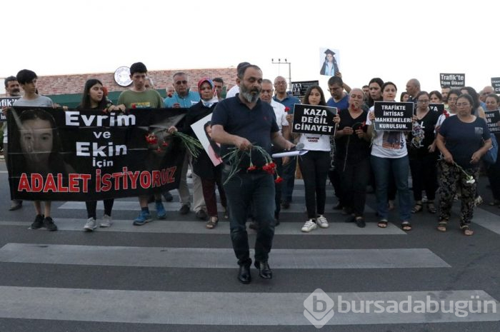 Otomobilin çarptığı Evrim ve Ekin kardeşler gözyaşlarıyla anıldı