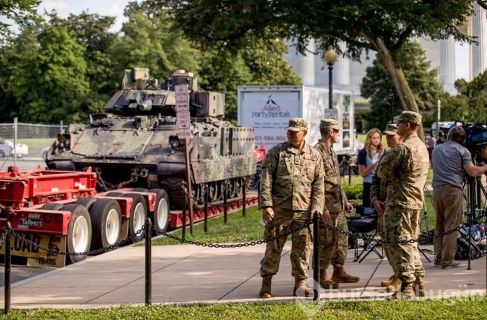 Tanklar Washington sokaklarında