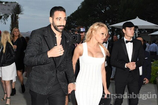 Pamela Anderson şiddet mi gördü?

