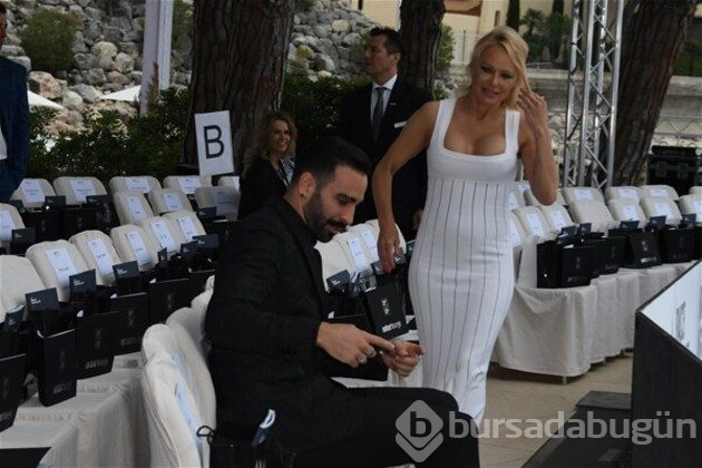 Pamela Anderson şiddet mi gördü?
