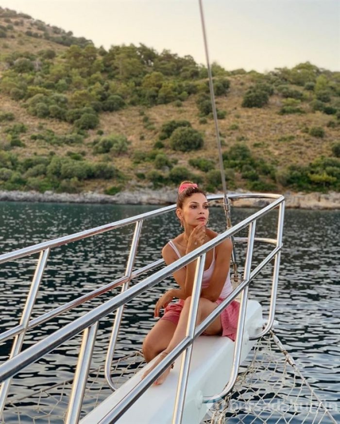 Tatilden kareleri sosyal medyadan paylaştı