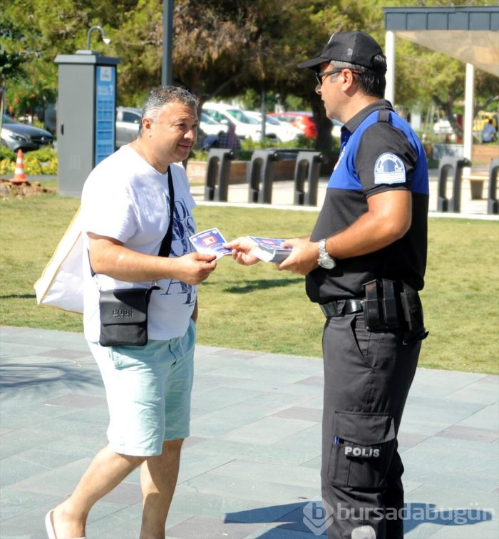 Antalya Emniyeti 10 bin broşür dağıttı