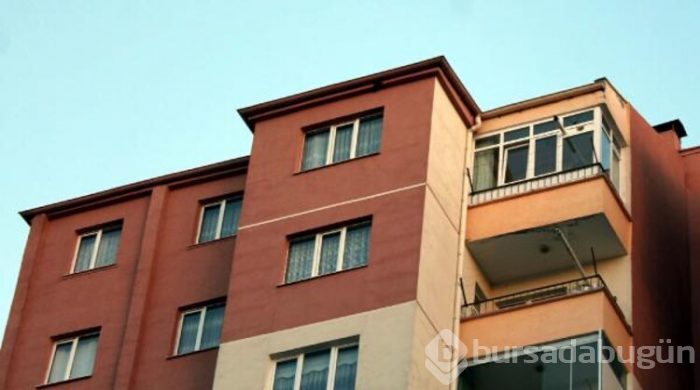 Çatıda boynuna ip dolandı, 10. katta sallandı