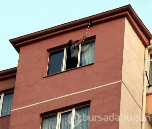 Çatıda boynuna ip dolandı, 10. katta sallandı
