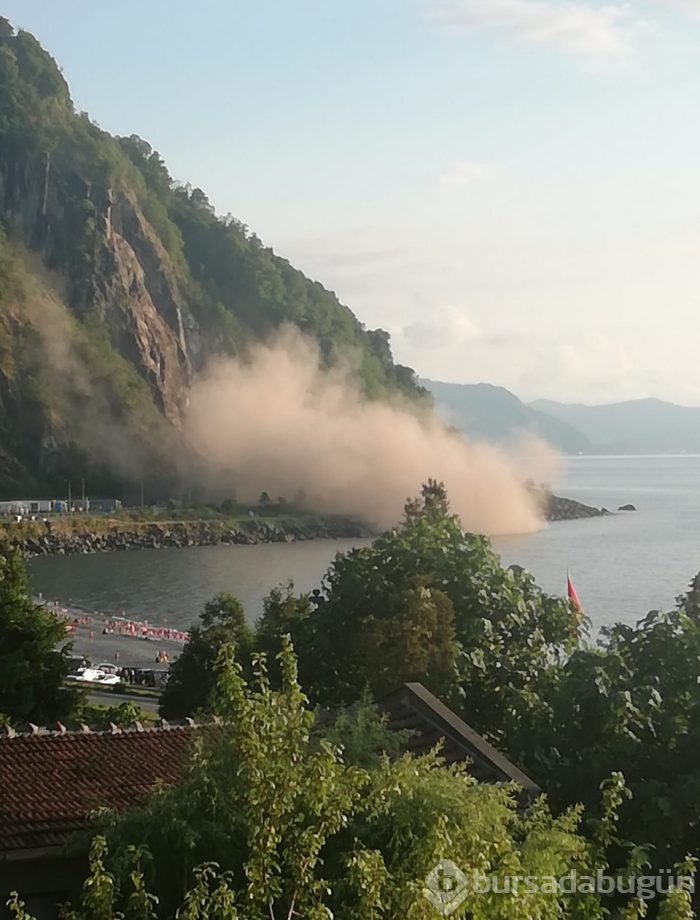 Karadeniz Sahil Yolu'nda heyelan