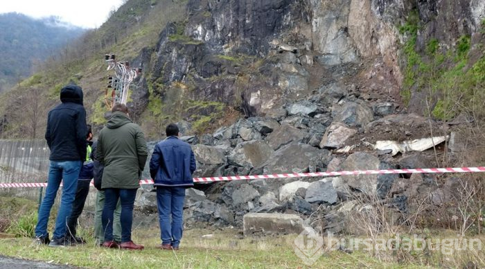 Karadeniz Sahil Yolu'nda heyelan