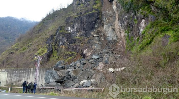 Karadeniz Sahil Yolu'nda heyelan