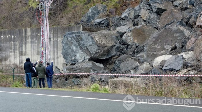 Karadeniz Sahil Yolu'nda heyelan