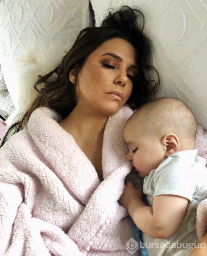 Hadise de akıma katıldı (Ünlülerden bornozlu paylaşımlar)