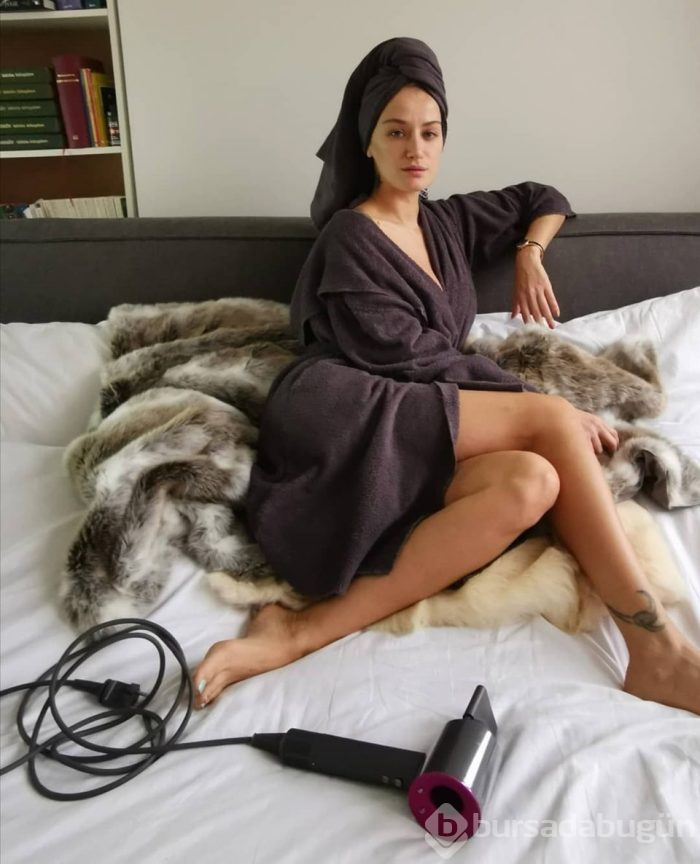 Hadise de akıma katıldı (Ünlülerden bornozlu paylaşımlar)