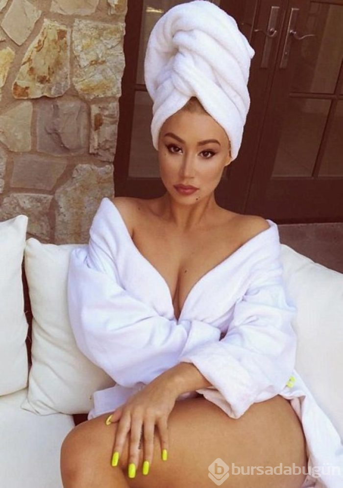 Hadise de akıma katıldı (Ünlülerden bornozlu paylaşımlar)