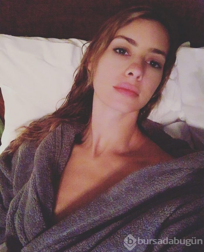 Hadise de akıma katıldı (Ünlülerden bornozlu paylaşımlar)