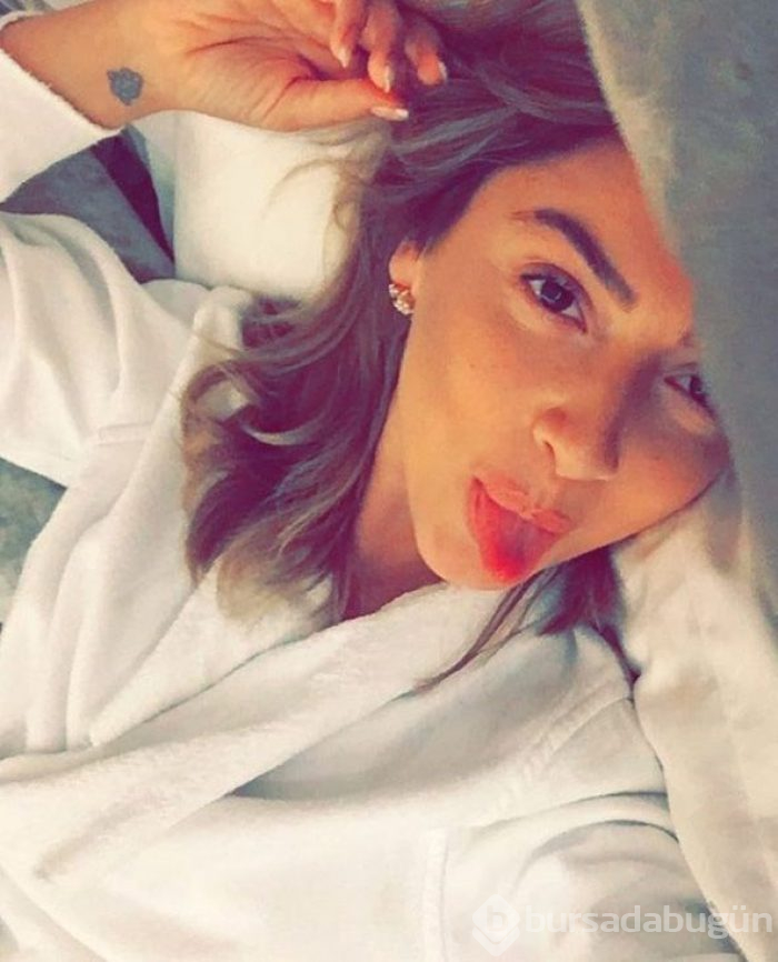 Hadise de akıma katıldı (Ünlülerden bornozlu paylaşımlar)