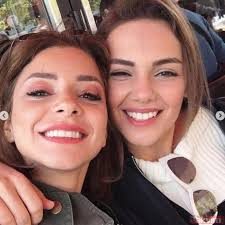 Güzel oyunculardan dostluğu bitiren fotoğraf