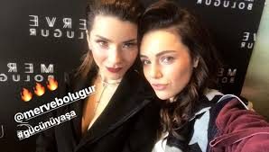 Güzel oyunculardan dostluğu bitiren fotoğraf