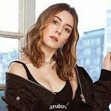 Ege Kökenli:"Etrafımdaki insanların enerjisini hüp diye emerim"