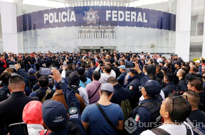 Meksika'da polisler sokağa çıktı (Hükümet muhalefeti suçladı)