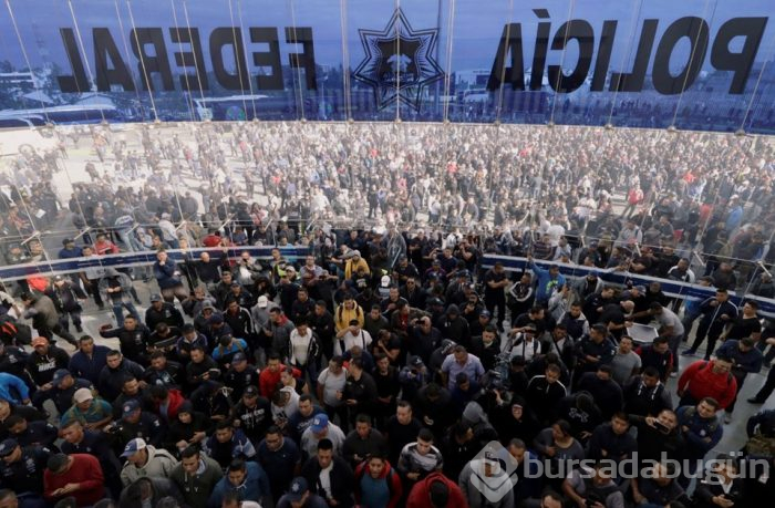 Meksika'da polisler sokağa çıktı (Hükümet muhalefeti suçladı)