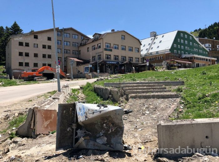 Uludağ'daki kirlilik karlar eriyince ortaya çıktı