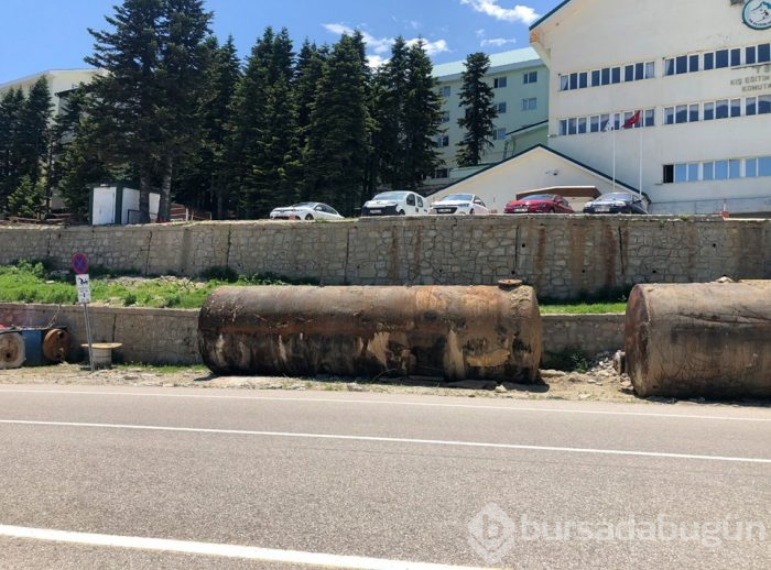 Uludağ'daki kirlilik karlar eriyince ortaya çıktı