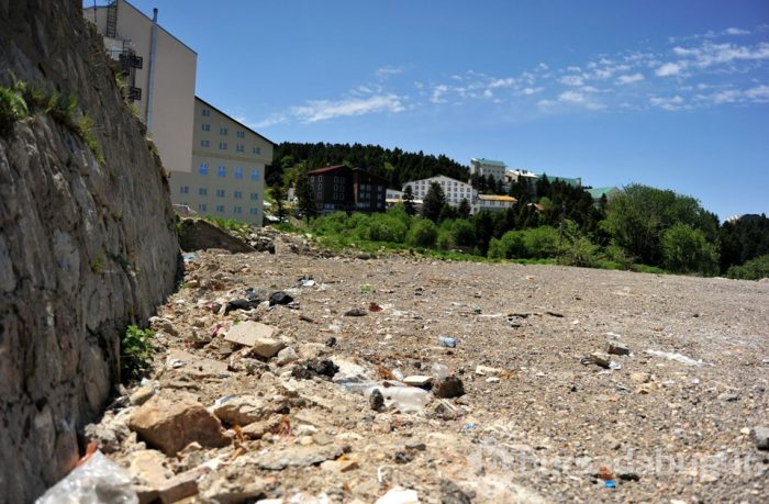 Uludağ'daki kirlilik karlar eriyince ortaya çıktı