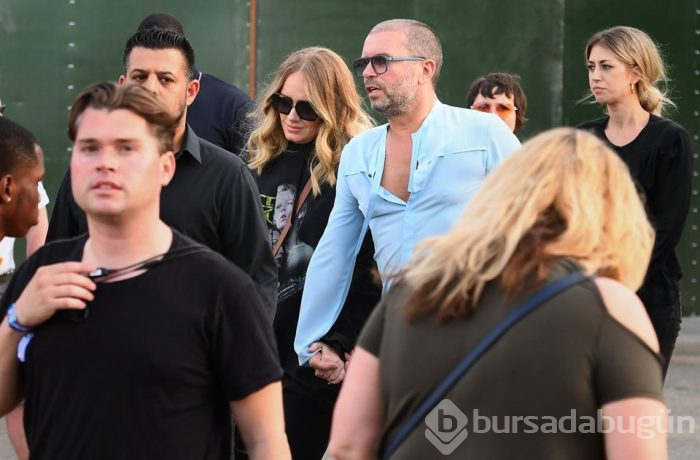 Adele yakın arkadaşının gay eşiyle el ele