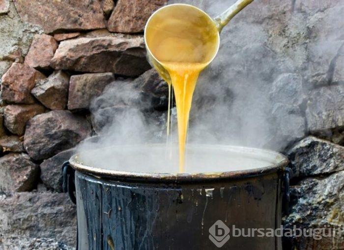 Gümüşhane'de 2 aylık pestil mesaisi başladı kara kazanlar dut pestili için yandı
