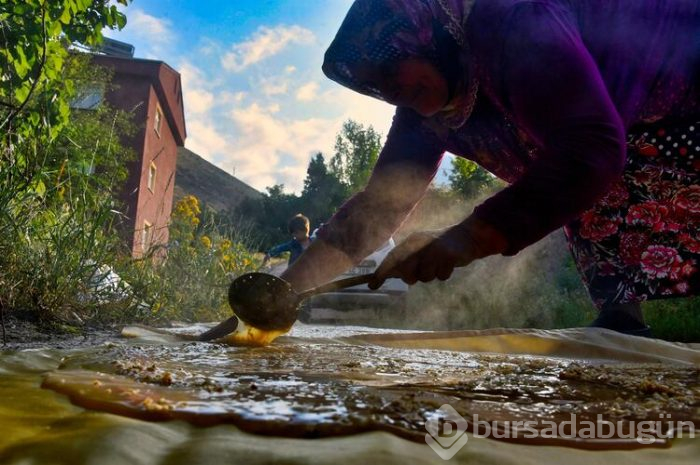 Gümüşhane'de 2 aylık pestil mesaisi başladı kara kazanlar dut pestili için yandı

