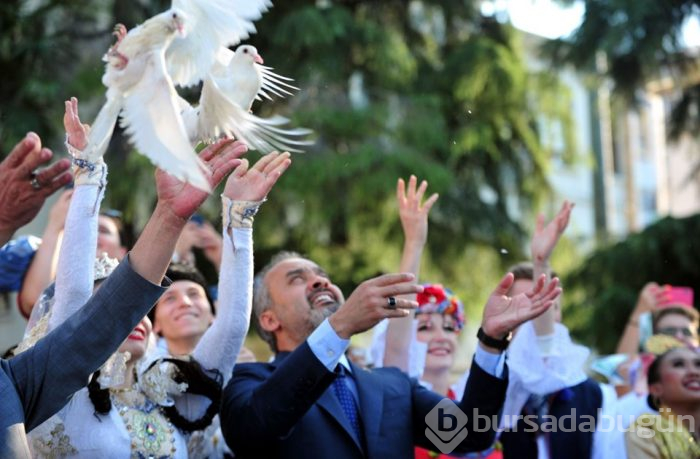 Bursa caddeleri rengarenk oldu