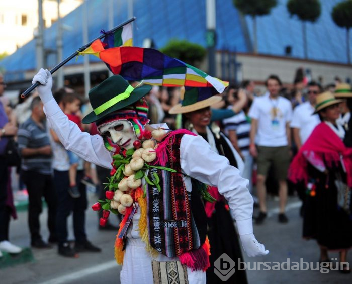 Bursa caddeleri rengarenk oldu