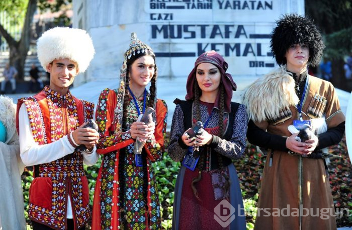 Bursa caddeleri rengarenk oldu