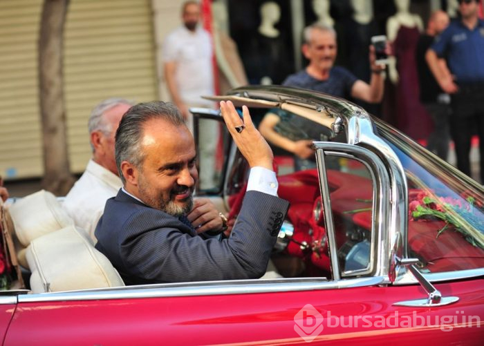 Bursa caddeleri rengarenk oldu