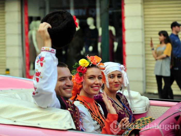 Bursa caddeleri rengarenk oldu
