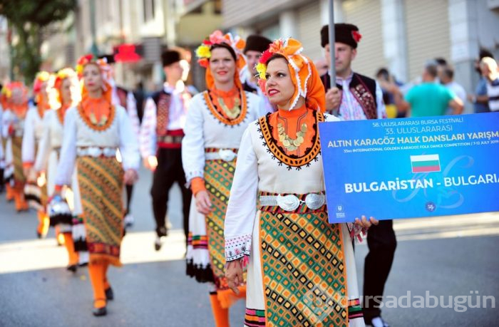 Bursa caddeleri rengarenk oldu