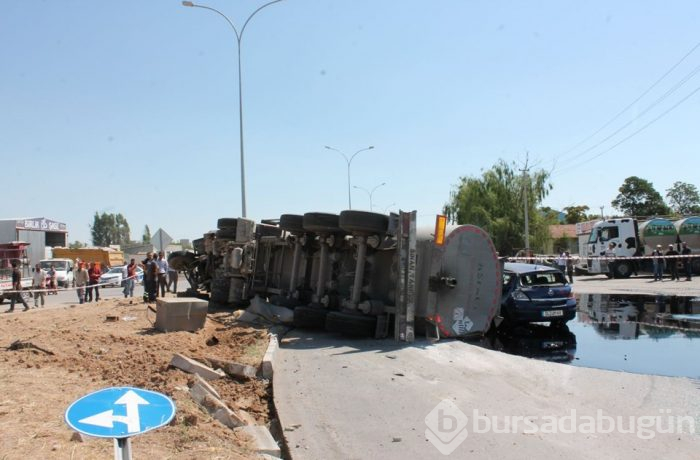 Freni patlayan tanker, otomobil ve minibüse çarptı: 3 yaralı