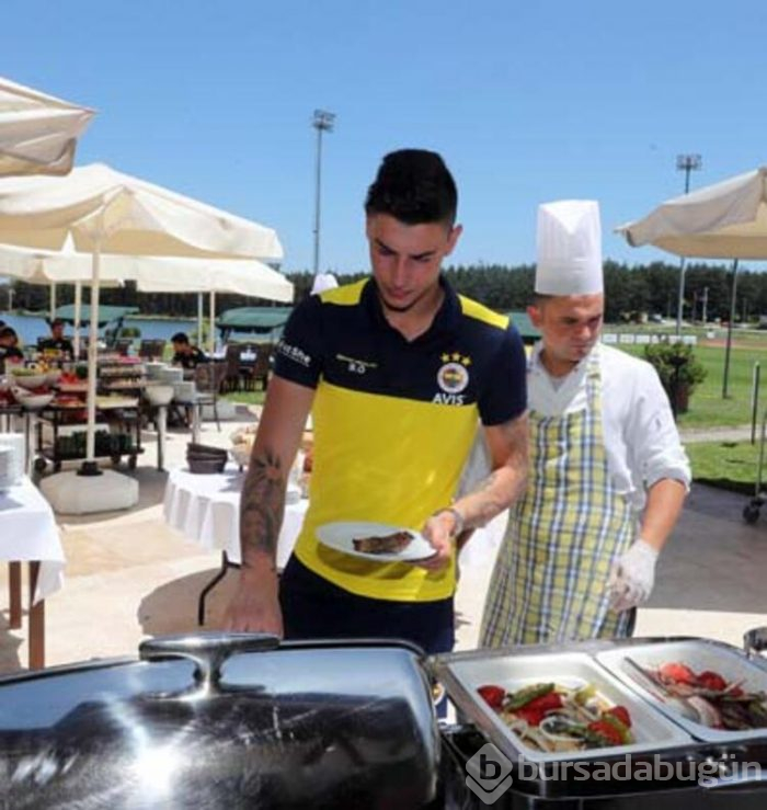 Fenerbahçeli futbolcular, mangal partisinde buluştu
