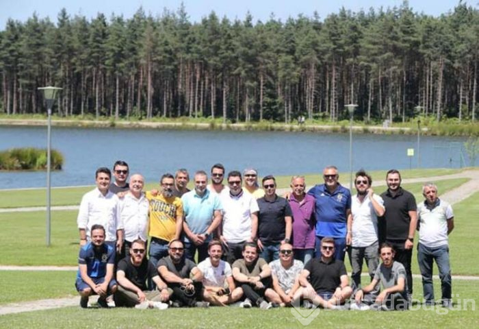 Fenerbahçeli futbolcular, mangal partisinde buluştu
